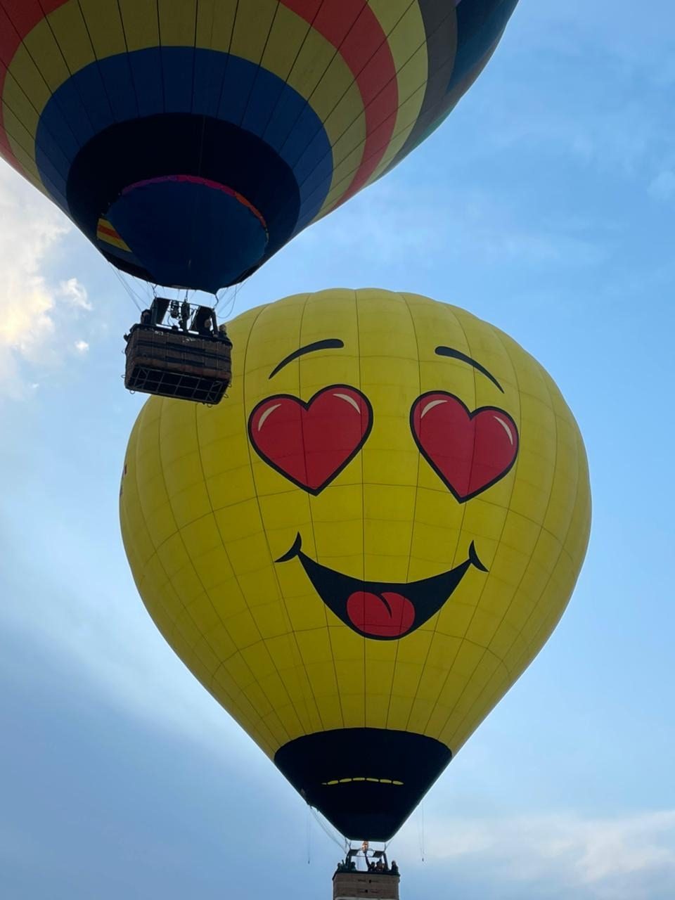 Globo carita feliz con ojos de corazón de Happy Puerto